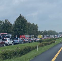 Macet Parah dari Tol Japek hingga Cipali, Pemudik Bergerak 20/KM Per Jam