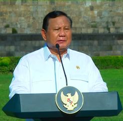 Di Borobudur bersama Macron, Prabowo Tegaskan Komitmen Indonesia Jaga Toleransi dan Budaya