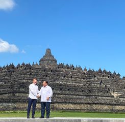Macron Bersama Prabowo di Borobudur, Ungkap Kagum dan Hormat untuk Indonesia