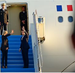 Prabowo Subianto Antar Presiden Macron Berangkat ke Singapura