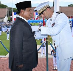 Presiden Macron Anugerahkan Grand Croix de la Légion d’Honneur kepada Presiden Prabowo