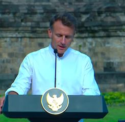 Kunjungi Borobudur, Presiden Macron Ungkap Kekaguman dengan Sejarah Astistik dan Budaya di Indonesia