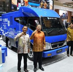 Perayaan 55 Tahun Mitsubishi Fuso: Hadirkan Truk Mobile Charging eCanter dan Tractor Head Baru di GIIAS 2025