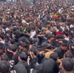 Pria Diduga Copet Babak Belur Dihajar Penonton Konser di Bandung