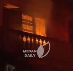 VIDEO: Rumah Mewah Warga di Kota Tebing Tinggi Kebakaran Hebat