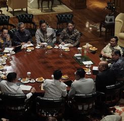 Prabowo Instruksikan Prototipe Listrik Pedesaan Tenaga Surya dan Bahas Giant Sea Wall di Hambalang