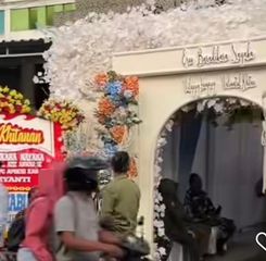 Viral Khitanan Mewah Putra Kades Cimanggis, KDM Sampai Prabowo Kirim Karangan Bunga