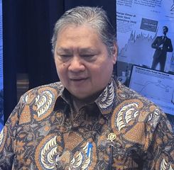 Menko Airlangga Masih Kaji Kenaikan UMP Tahun 2026