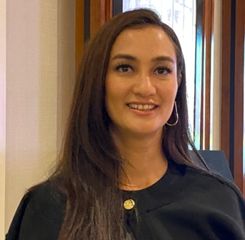 Atiqah Hasiholan Nekat Jadi Dukun Sakti di Film Sosok Ketiga: Lintrik