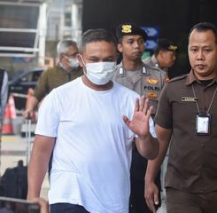 KPK Sita Uang Asing Senilai Rp1,6 Miliar dari OTT Gubernur Riau