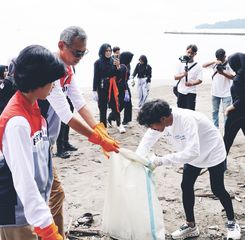 PTK Angkut 6,23 Ton Sampah dari Pesisir Cilacap!