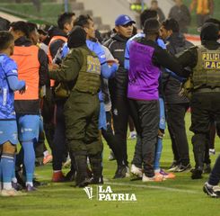 Wasit Keluarkan 17 Kartu Merah di Laga Perempat Final Copa Bolivia