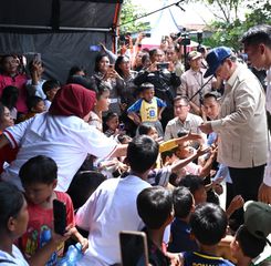 Prabowo Pastikan Penanganan Warga Terdampak Banjir di Langkat Berjalan Optimal