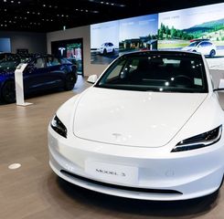 NHTSA Selidiki Tesla Model 3, Mekanisme Pintu Darurat Dinilai Sulit Diakses dan Berisiko