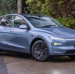 Tesla Model Y 2026 Hadir dengan Layar Infotainment Lebih Besar, Ini Spesifikasi Lengkap dan Harganya