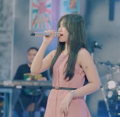 Dike Sabrina Ramaikan Panggung Soundcore Lewat Single Ngamen 7