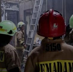 Gudang Peralatan Masak di Pasar Minggu Kebakaran, 76 Personel Damkar Dikerahkan