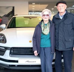 Kisah Derek Evans, Wujudkan Mimpi Beli Porsche Pertama di Usia 92 Tahun