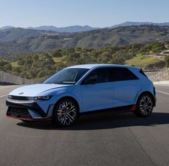 Hyundai IONIQ 5 N Dinobatkan sebagai Best Performance EV Versi Car Talk