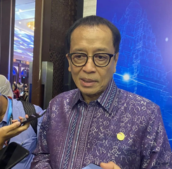 OJK Sebut Tren Bunga Kredit Turun Mendekati 8 Persen