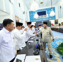 Prabowo Minta Jajarannya Kaji Skenario WFH dan Pengurangan Hari Kerja Warga RI untuk Tekan Konsumsi BBM Jika Krisis Terjadi