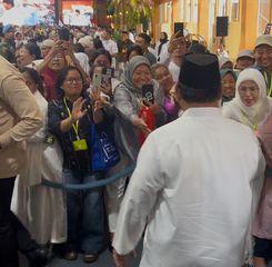 Pertama Kali Masuk Istana Saat Lebaran Bareng Prabowo, Warga Terharu: Oh Begini Rasanya