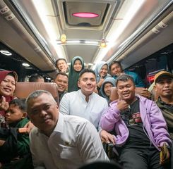 Seskab Teddy Tinjau Puncak Arus Balik Lebaran di Terminal Pulo Gebang