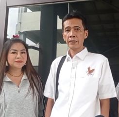 Anisa Bahar dan Ratu Meta Rugi Ratusan Juta Buntut Dugaan Penipuan Travel Umrah