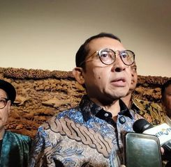 Fadli Zon Tegaskan Chattra Tak Ubah Struktur Candi Borobudur