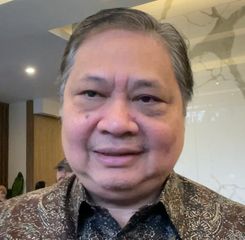 Rupiah Terus Melemah ke Rp17.300, Airlangga Buka Suara