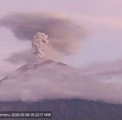 Gunung Semeru Erupsi 4 Kali, Letusan Capai 1,2 Kilometer