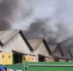 Kebakaran Landa Gudang Limbah Popok di Rengasdengklok Karawang