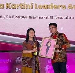 Magdalena Veronika Dianugerahi Penghargaan Strategic Influence Nusantara Kartini Leaders Awards