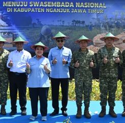 Dukung Ketahanan Pangan Nasional, TNI AL Gelar Panen Raya Kedelai di Nganjuk
