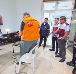 OJK Serahkan Tersangka dan Barang Bukti Kasus PT Asuransi Jiwa Prolife ke Kejari Jakarta Selatan
