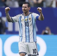 Cek Fakta: Foto Lionel Messi Bersama Neymar dan David Beckham di Pemakaman