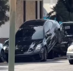 Nekat! Pengemudi Porsche Panamera Kabur Saat Mobil Masih Terikat Truk Derek