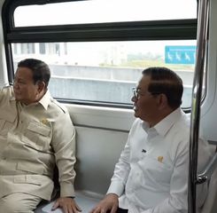 Momen Prabowo Jajal LRT Kelapa Gading-Manggarai
