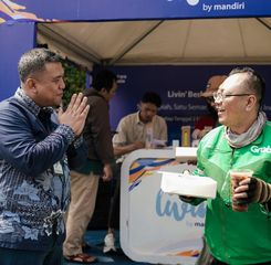 28 Tahun Bank Mandiri, Berbagi Apresiasi Bersama Pekerja Rentan melalui Livin&rsquo; Mandiri Berbagi