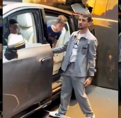 Viral! Anak Kecil Bikin Mercedes-Benz VLE Tabrak Tembok di Paris Motor Show 2026