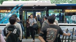 Ada Takjil Gratis di Halte TransJakarta Selama Ramadhan! Lebih dari 520 Ribu Paket Dibagikan