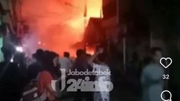 Kebakaran Lalap Rumah dan Toko Bangunan di Cipete Utara