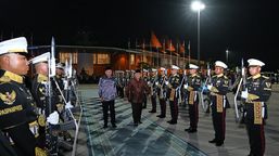 Prabowo Antar Langsung PM Anwar Ibrahim ke Halim, Cerminkan Keakraban Dua Negara Bertetangga