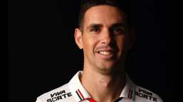 Oscar Pensiun Dini Usai Alami Masalah Jantung