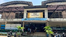 Pedagang Ikan Hias Cengkareng Pusing Gara-gara Sepi Pembeli