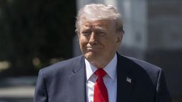Trump Klaim Pejabat Tinggi Iran Telepon Dirinya dan Memohon AS Hentikan Serangan
