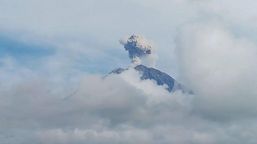 Gunung Semeru 3 Kali Erupsi pada Minggu Pagi