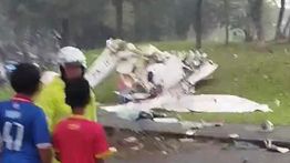 Pesawat Kecil Jatuh Hantam Bangunan, Tiga Orang Tewas