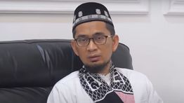 Isa Zega Umroh Pakai Baju Wanita, Ustaz Adi Hidayat: Dikecam dan Tak Baik Secara Syariat Islam