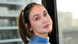 Luna Maya Ikut Sentil Kenaikan Gaji DPR: Tunjang Komunikasi Rp15 Juta, Kok Masih Susah Denger